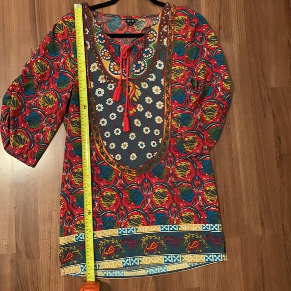 🌺 2 for $23 🌺 Multi-Colored 3/4 Sleeve Tunic - Picture 2 of 7